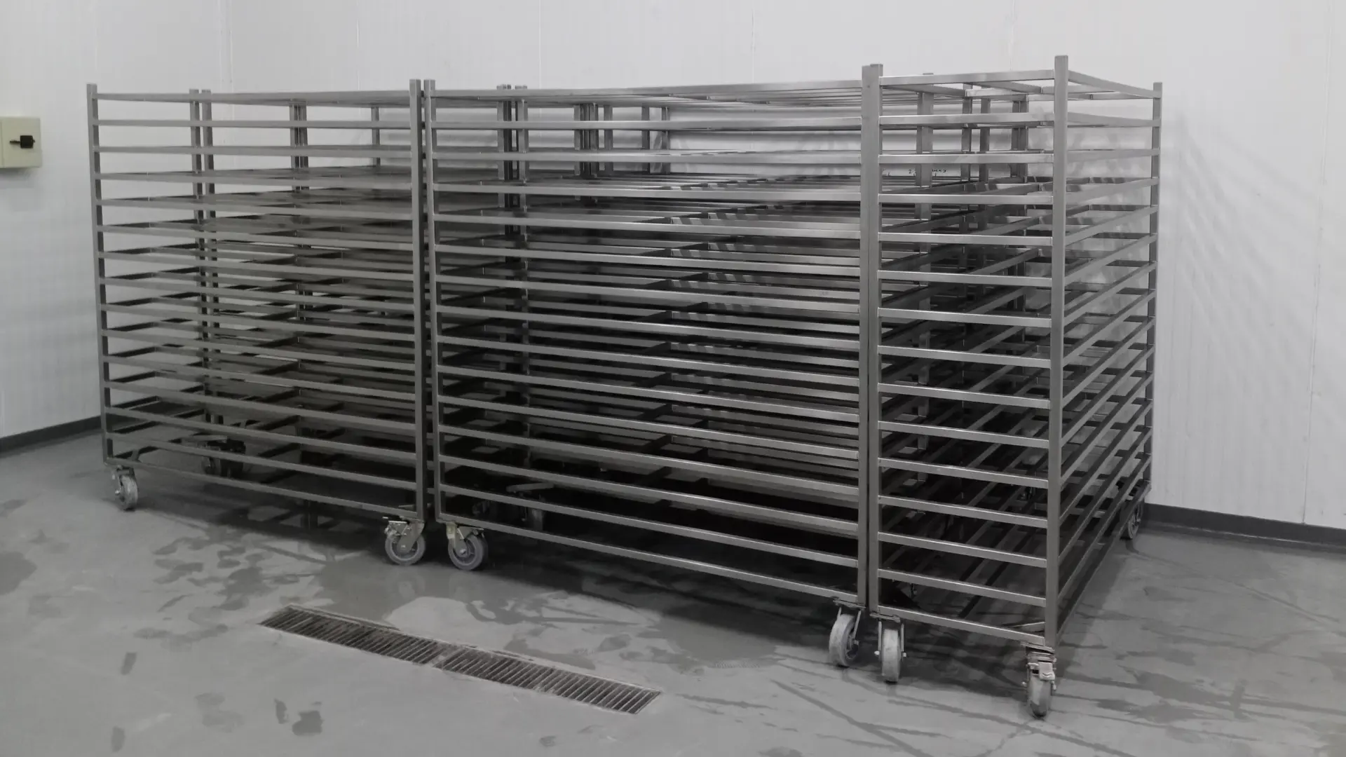 Custom Stainless Steel Trolley Fabrication in UAE