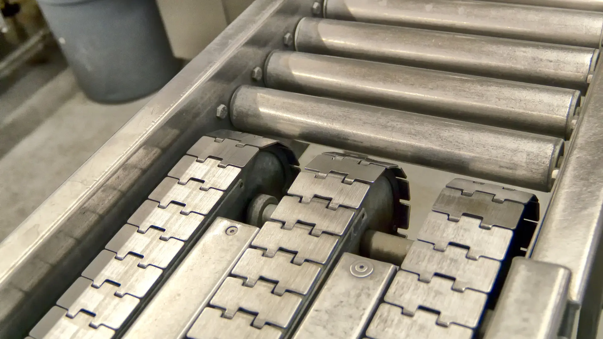 Stainless Steel Conveyor Systems in UAE